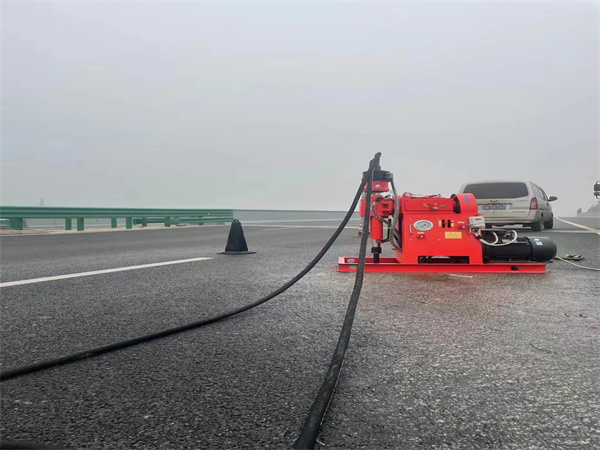 南桥镇马路路基路面开裂下沉注浆加固灌浆